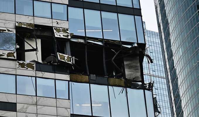 В результате взрыва беспилотника в Москве-Сити повреждены два дома рядом с башней